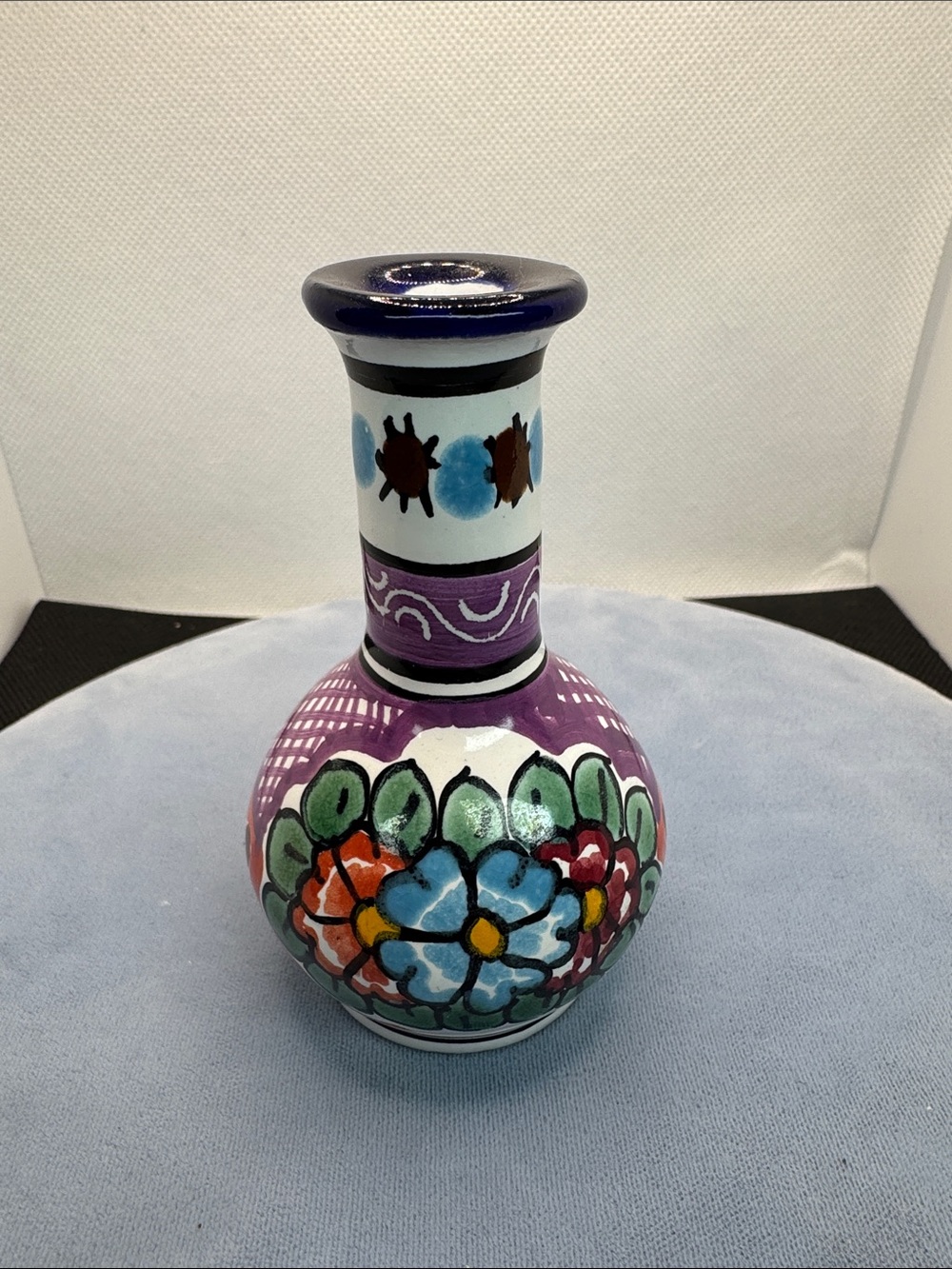 Vintage Hand-Painted Floral Ceramic Bud Vase Made in Puebla Mexico - Picture 3 of 16